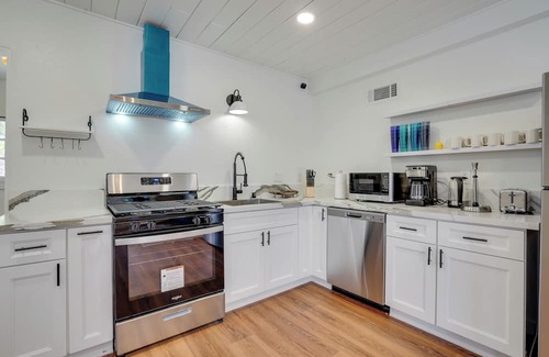 Rancho Cucamonga Casa | Rancho Relaxo Retreat: Modern Comfort in Cucamonga