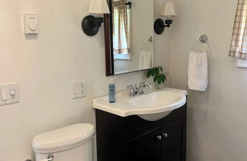 Rotterdam Junction Cabaña | Private Lake View Cottage on Ballston Lake. 9 miles to Saratoga!