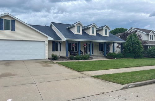 Little Chute Casa | Looking for guests for THE DRAFT. Great location 20 minutes from Green bay!