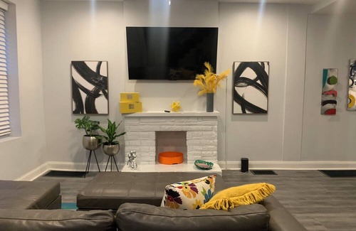 Academy - Sherman Park Casa | Urban Vivacious Family Oriented Home. 8 Minutes from Downtown St Louis!