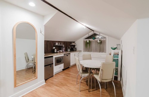 Covington Apartamento | Lovely Loft Apartment right in the middle of downtown Covington, Louisiana!