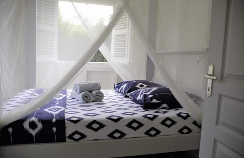 Saint-Charles Casa | Radiance of the Day and Cultural Heritage in a Modern Cabin