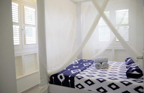 Saint-Charles Casa | Radiance of the Day and Cultural Heritage in a Modern Cabin