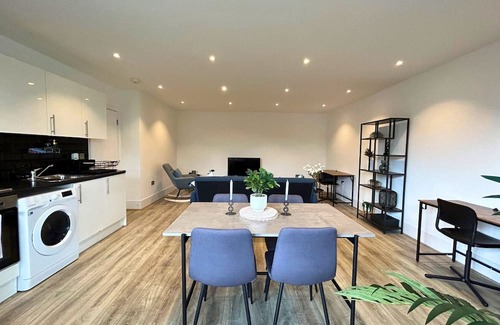Wokingham Apartamento | Wokingham Stunning Two Bedroom Centrally Located