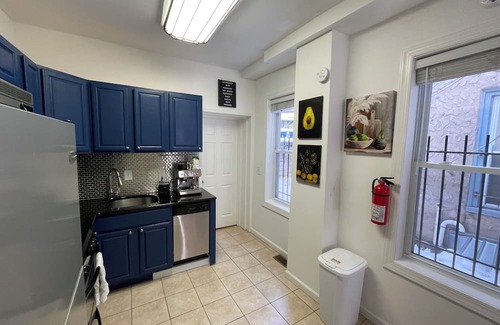 Spruce Hill Casa | UPenn & Academic Escape - Private Bathroom