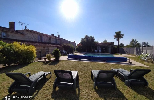 Beaurepaire Casa | Holiday Home 'Gîte Les Métives Près Du Puy Du Fou' with Shared Pool, Private Terrace and Wi-Fi