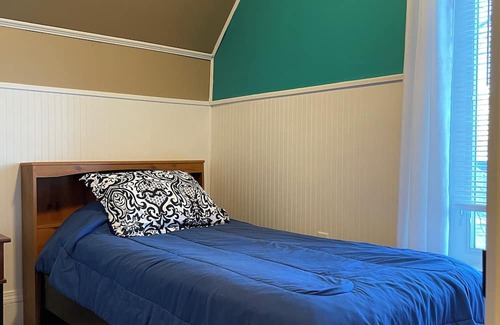 Berlin Casa | spacious home, big yard with fire & horseshoe pit, close to ATV & hiking trails