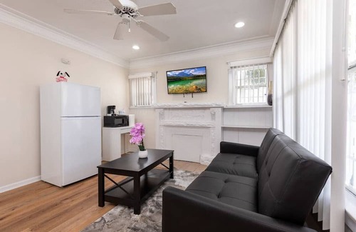 Vernon Apartamento | Spacious 1 Bedroom in LA Sleeps 4