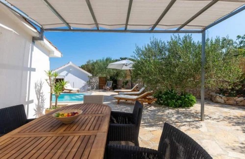 Dracevica Casa | Serene Retreat with private Pool on Brac Island