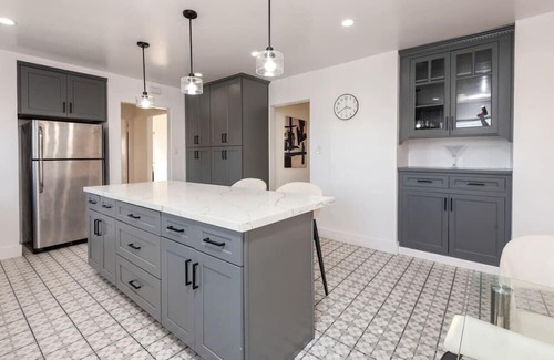 La Brea Casa | Luxury Spacious 4BD Duplex Upper Unit BeverlyGrove
