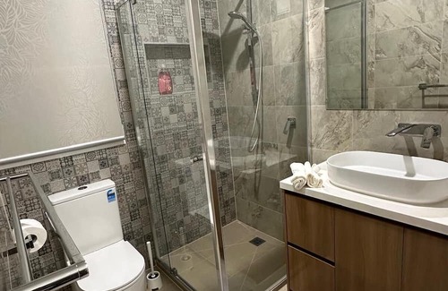 Truganina Casa | Private En-Suite in a Luxury House