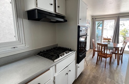 Playa Del Rey Casa | 1 min walk to the beach! Family friendly w/ large patio in Playa Del Rey.