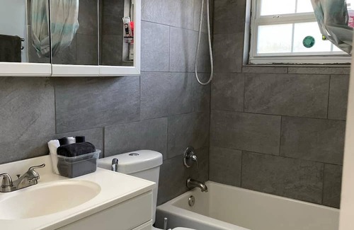 Lakewood Villas Casa | Minutes to Downtown & Beaches, Fully stocked with everything you could need!