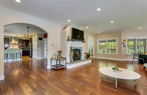 Gardiner Casa | Gateway to the Gunks: Winery Walks & Rock Walls