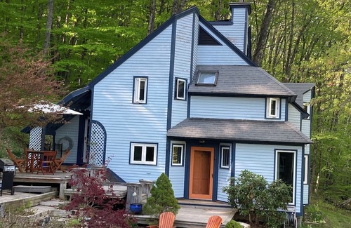 Grafton Casa | Cottage in Grafton with pond near ski centers