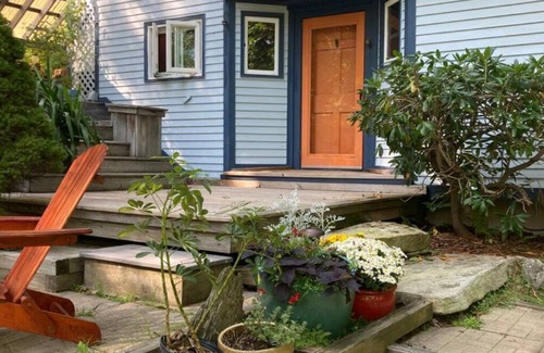 Grafton Casa | Cottage in Grafton with pond near ski centers