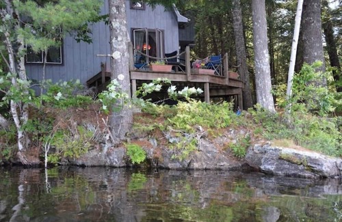 Kents Hill Casa | Baljunor Lake House - Refresh Your Soul - Canoe, Rowboat, Clean Lake, Waterfront