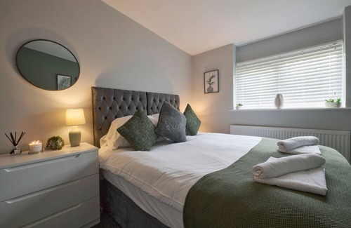 Cheadle Apartamento | 7 Min To Airport | FREE Parking | 5 Beds