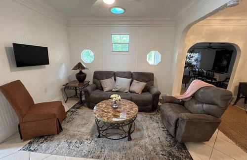 Port Orange Casa | Cozy Home in Port Orange - less than 10 minutes to beach or race track