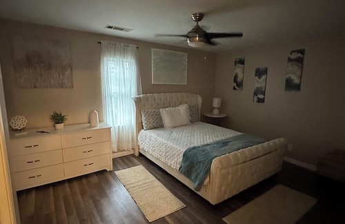 Sylvan Hills Casa | Cozy chill spot 3 bedroom house 2 full bath . In the heart of the city.