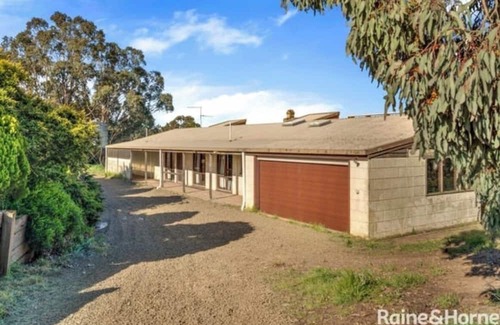 Bolinda Cabaña | Cosy farm cottage with a wood fire heater. Ideal for a romantic/family getaway!