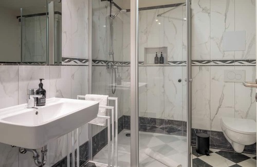 Hamm Apartamento | CLS: Exklusives Apartment in Hamburg mit Terrasse und Tiefgaragenparkplatz