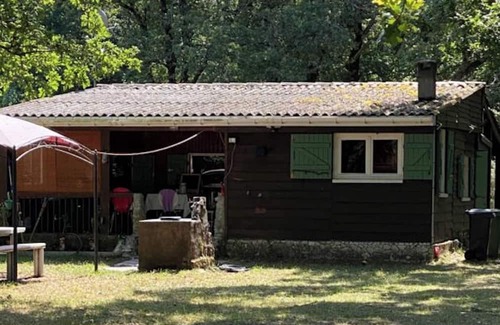 Saint-Vivien-de-Medoc Casa | Holiday Home 'Charmant Bungalow Atypique Avec Spa' with Private Terrace and Wi-Fi