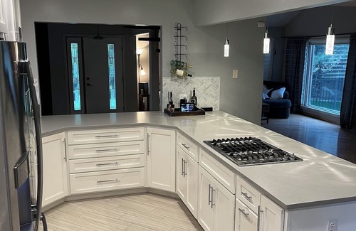 Elkhorn Casa | Spacious Family home w/ underground pool. 20 minutes from downtown Omaha.