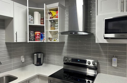 Evanston Casa | A Clean One Bedroom Seconday Suite