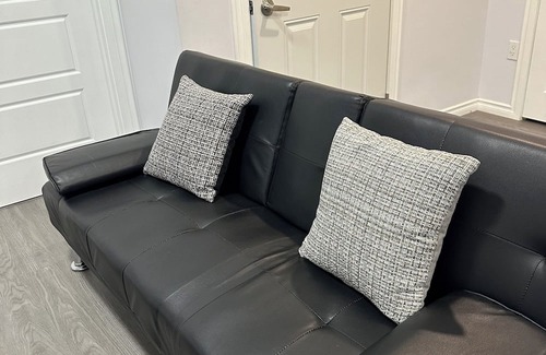 Evanston Casa | A Clean One Bedroom Seconday Suite