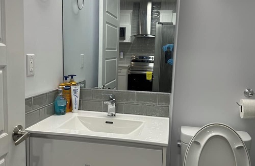Evanston Casa | A Clean One Bedroom Seconday Suite