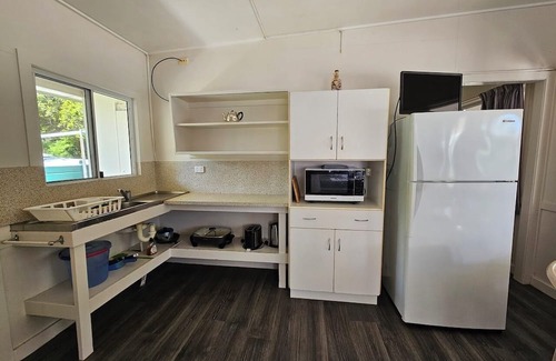 Cape Gloucester Casa | UNIT 3 SUNSET BEACH BUNGALOWS, CAPE GLOUCESTER, ABSOLUTE BEACH FRONT