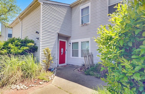 Northeast Virginia Beach Casa | Pet-Friendly Virginia Beach Abode - Walk to Beach!