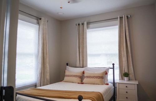 Murray Hill Casa | Charming Home Retreat "La Casita"~Sleeps~6