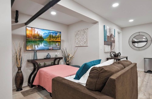Union Park Apartamento | Brand new, Great location, PET/kid friendly, FREE parking, quiet neighborhood!