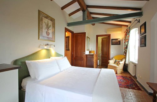 Ortonovo Casa | Stunning villa for 4 people with hot tub, A/C, sauna, WIFI, TV, terrace, panoramic view and par...
