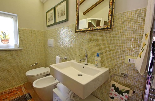 Ortonovo Casa | Stunning villa for 4 people with hot tub, A/C, sauna, WIFI, TV, terrace, panoramic view and par...