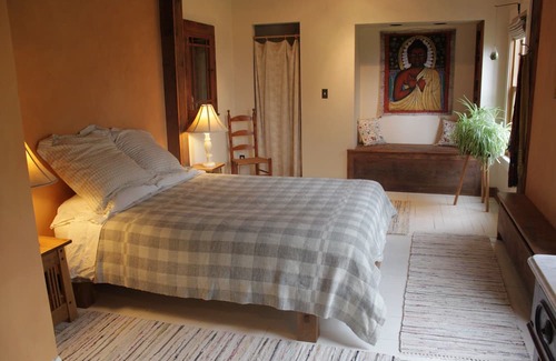 Interlaken Cama Y Desayuno | Organic & Fragrance-free Fully Private Bed and Breakfast Suite