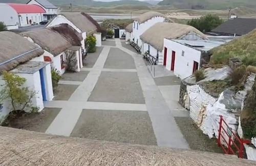 Greencastle Casa | Seafront Castle Inn - just off the Ferry!