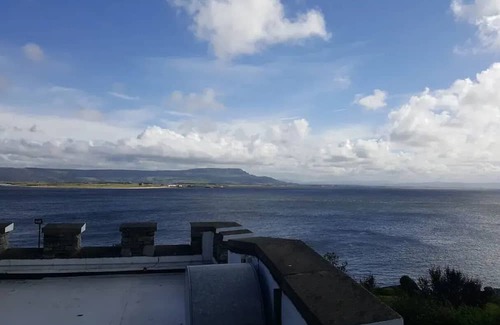 Greencastle Casa | Seafront Castle Inn - just off the Ferry!