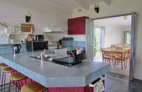 Tenby Point Cabaña | The Tenby Cottage with Bay Views, Backing onto Scenic Paddock, Cozy Retreat