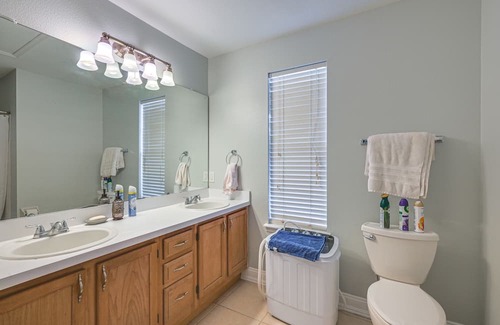 Carrollwood Casa | Pet-Friendly Tampa Escape - 7 Mi to Busch Gardens!