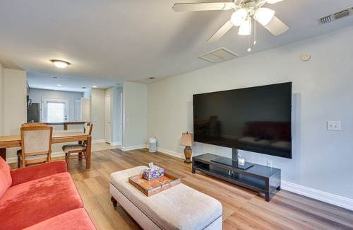 Carrollwood Casa | Pet-Friendly Tampa Escape - 7 Mi to Busch Gardens!