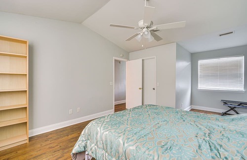 Carrollwood Casa | Pet-Friendly Tampa Escape - 7 Mi to Busch Gardens!