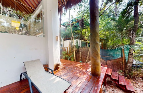 Chemuyil Villa | Tropical resort villa near the beach with outdoor pool, deck, streaming, washer