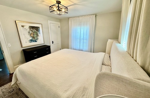 West Mystic Casa | Historic Mystic at it’s best - walking distance to DT & children’s park!