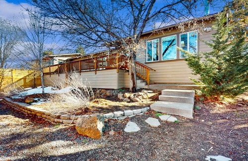 Mountain View Casa | Beautiful home near downtown Bend with wood stove, grill, deck, streaming