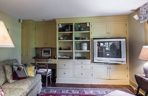 Londonderry Casa | Classic Vermont Updated Farmhouse Style Vacation Home on Beautiful Country Road.