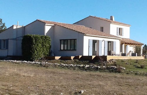 Aurel Apartamento | Gite Spacieux 4 Personnes, Vaucluse. Acces Privatisé à une Piscine Interieure