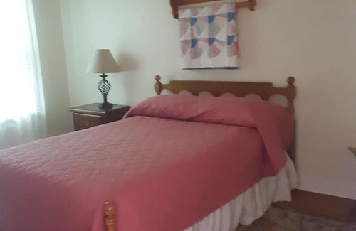 Troutville Casa | Pet friendly cozy cottage surrounded by nature. Minutes to Roanoke.
